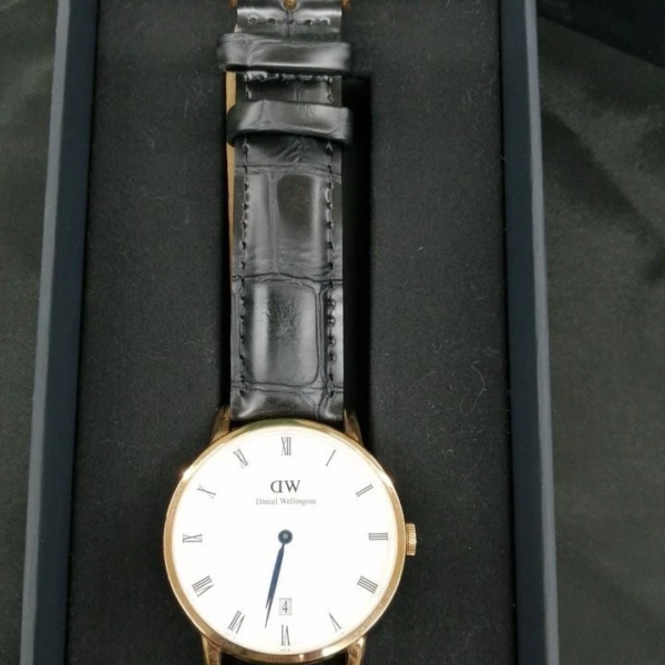Daniel Wellington Dapper Women Quartz Watch with Black Leather DW00100118