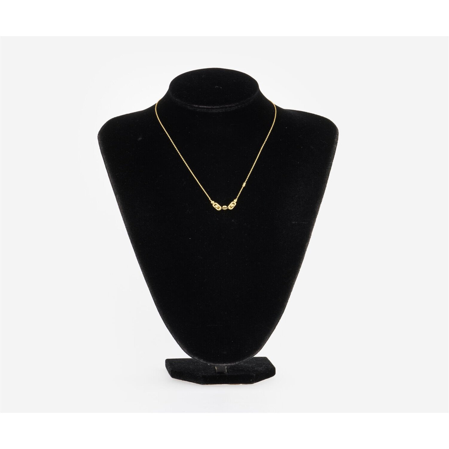 Michael Kors Necklace Astor Link Gold-Plated Sterling Silver 3 Michael Kors Astor Link gold plated pendant necklace on display